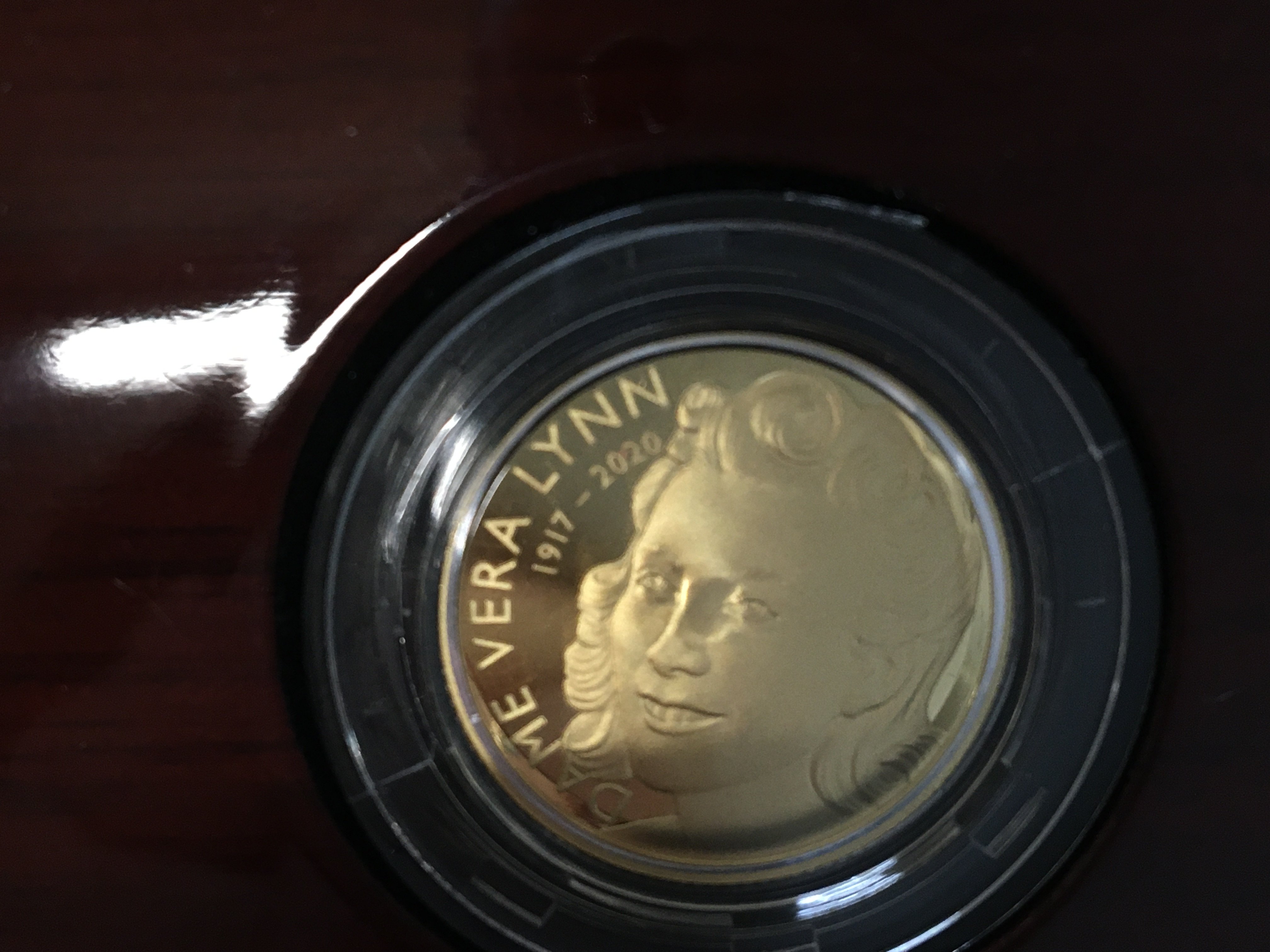 Dame Vera Lynn two coin set. Containing 1917 full - Image 3 of 4