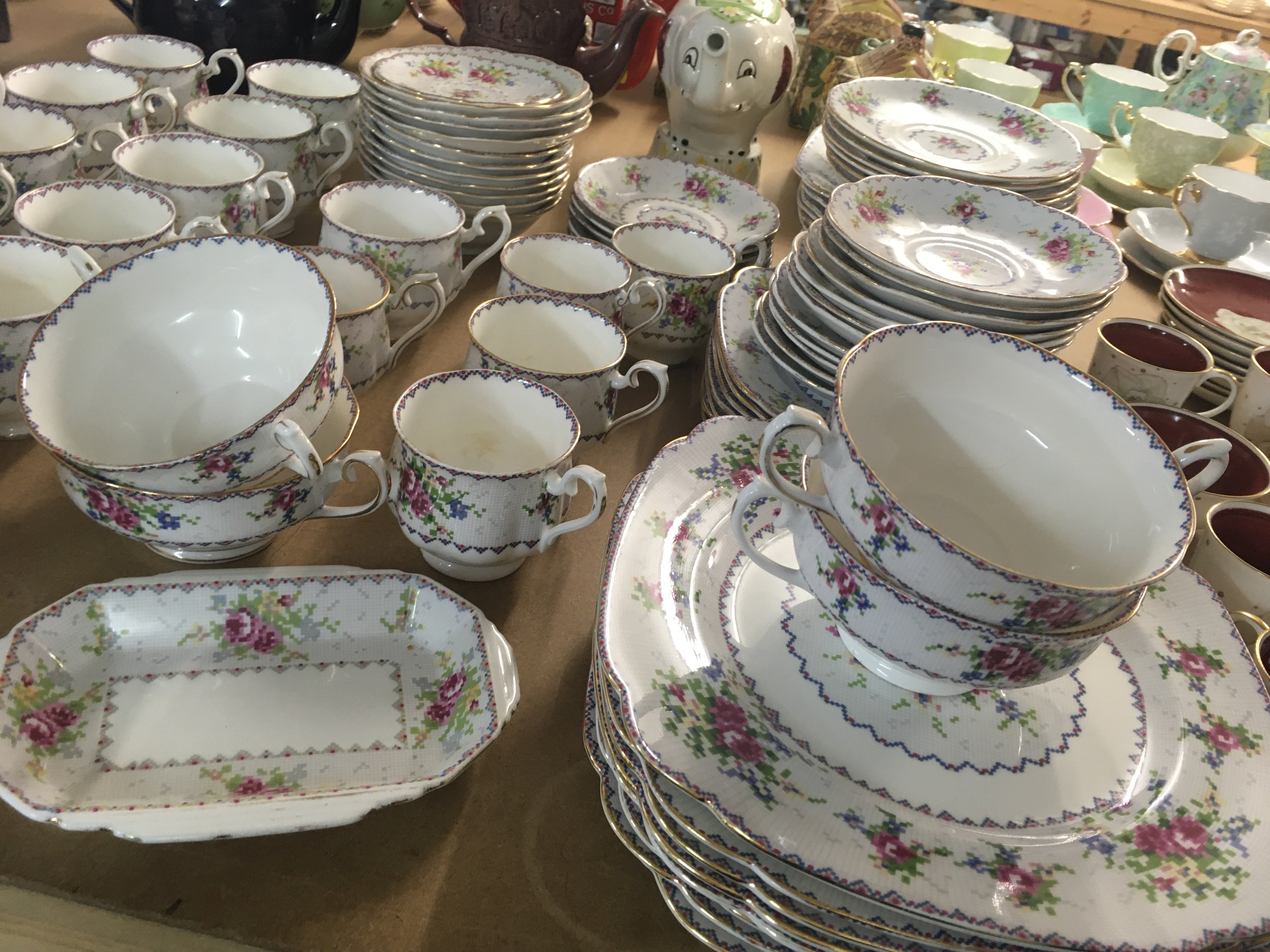 A large Royal Albert tea set of geometric pattern - Image 2 of 2