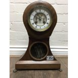 A Edwardian mahogany mantle clock, the circular di