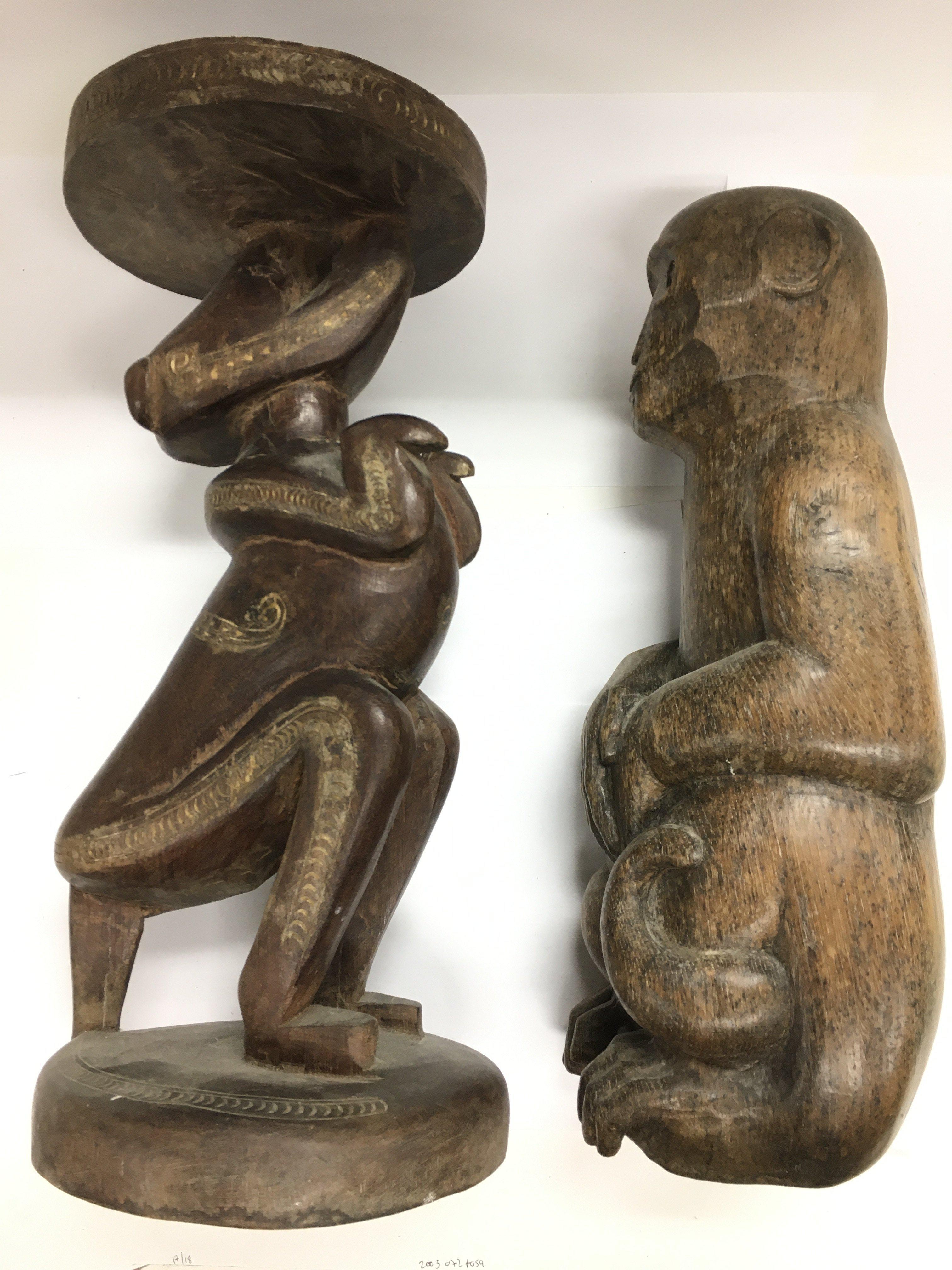 Tribal art. An unusual carved figural table, appro - Image 2 of 3