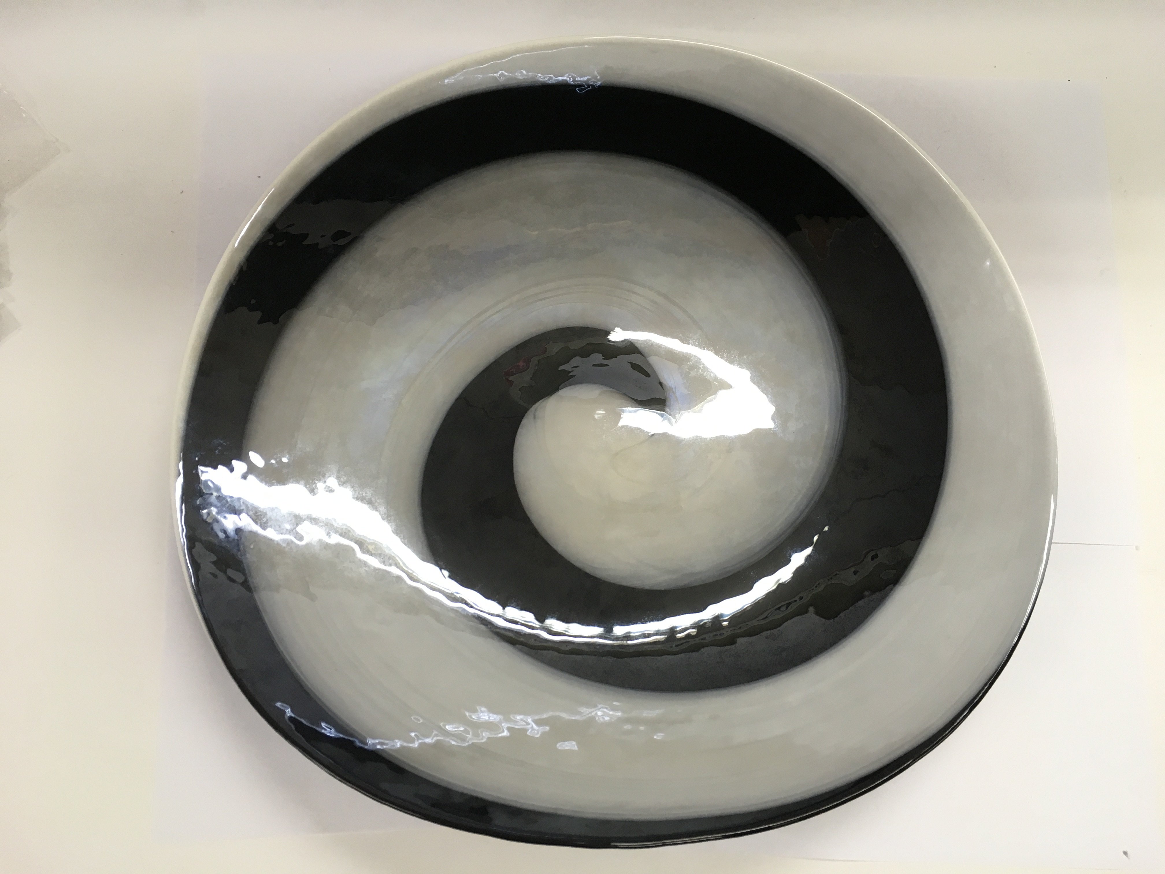 A similar large Yalos Murano glass dish with swirl