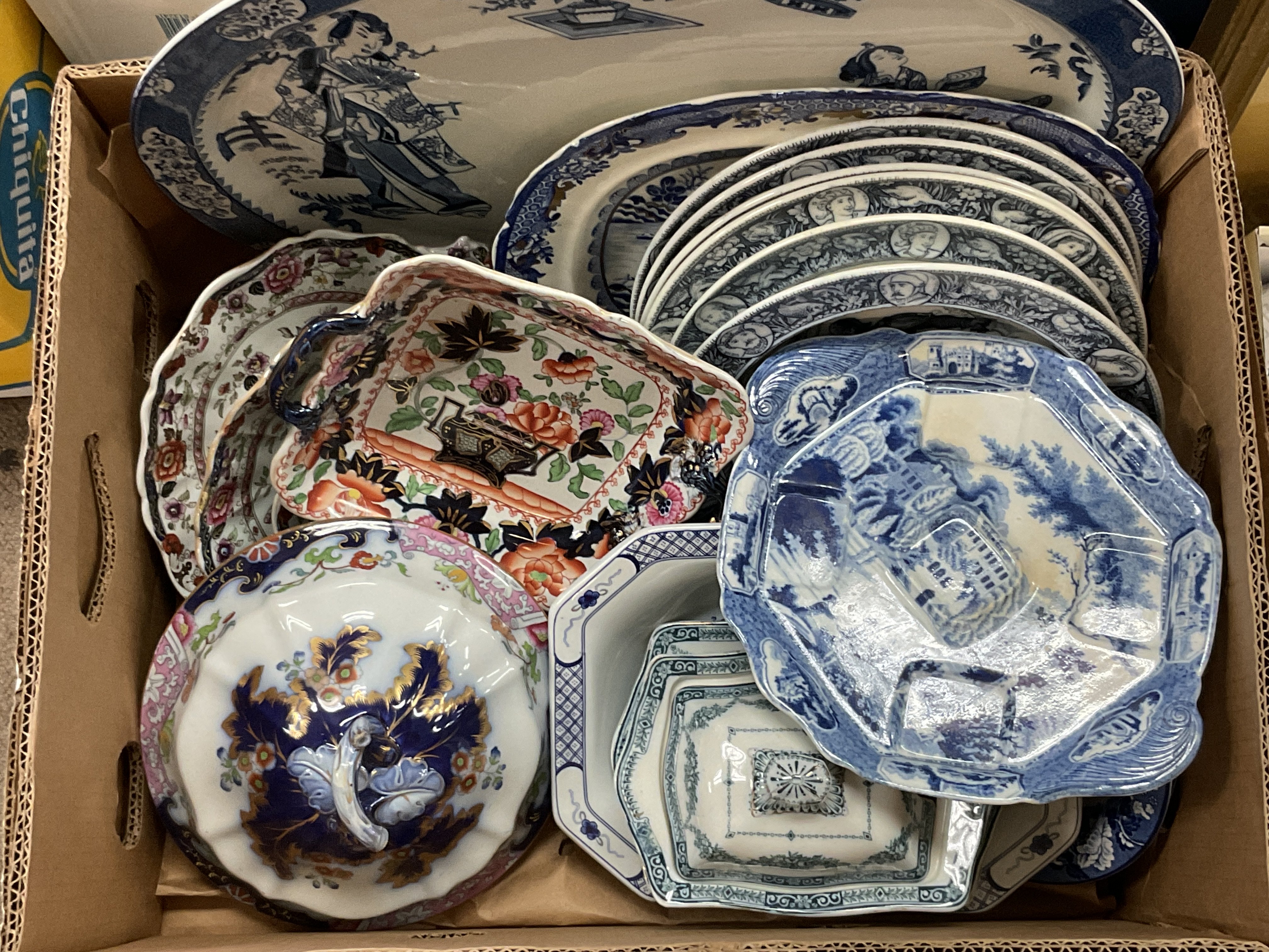 A good selection of blue and white pottery to incl