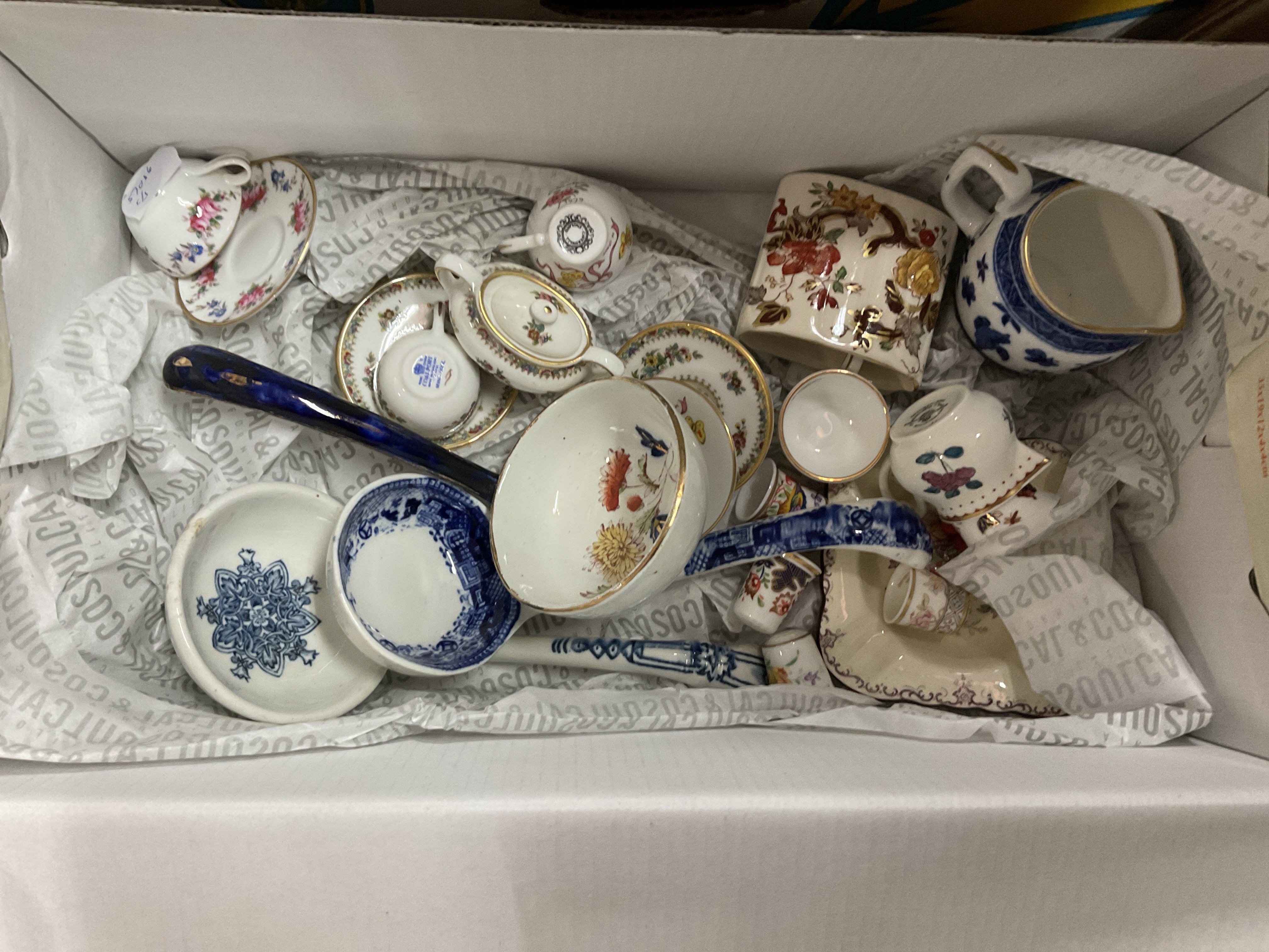 A good selection of blue and white pottery to incl - Image 2 of 2