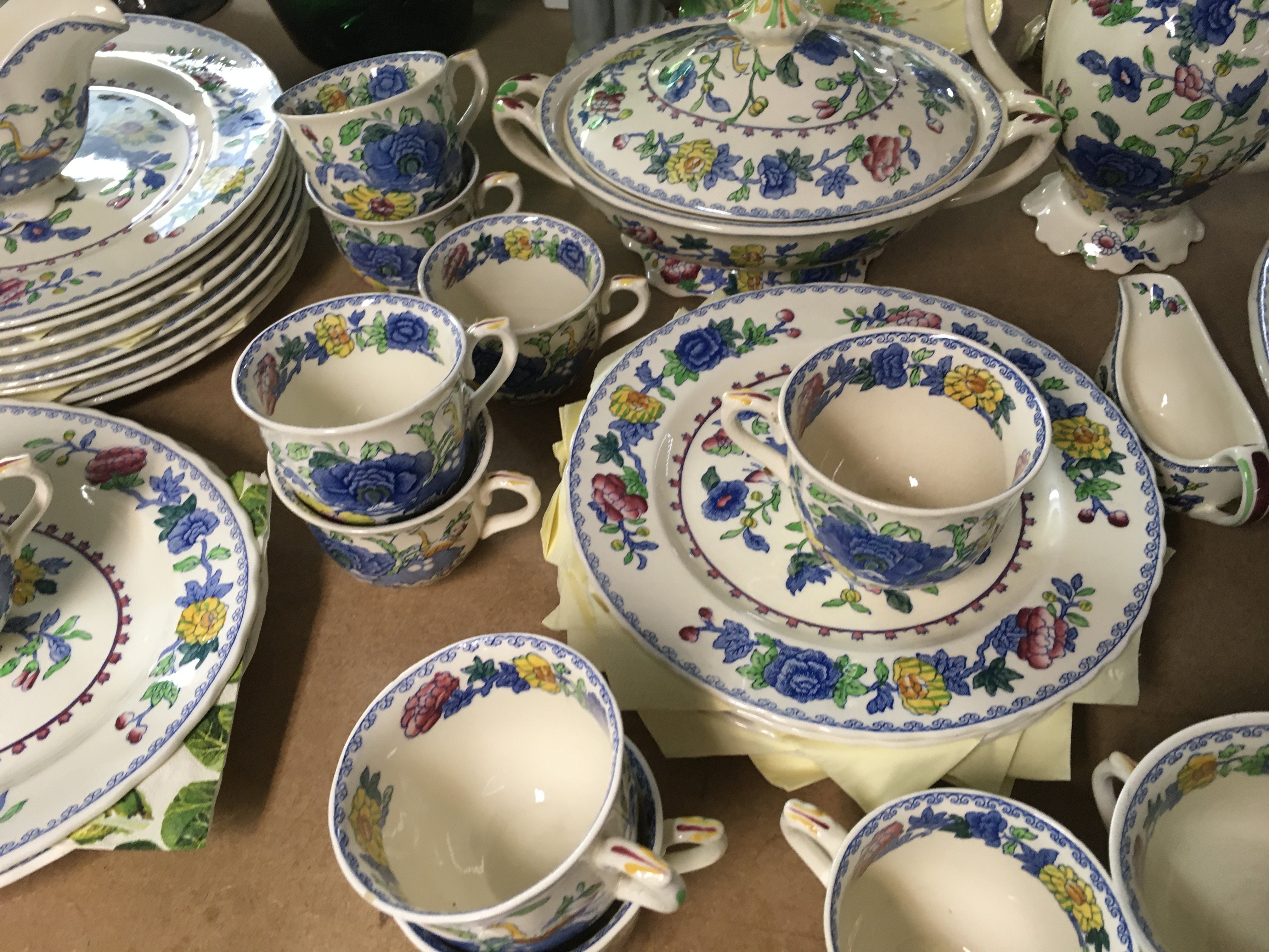 A collection of masons Regency tea dinner ware including cups saucers tureen meet plates dinner - Image 3 of 3