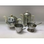 A vintage childs Heatmaster tea set. NO RESERVE