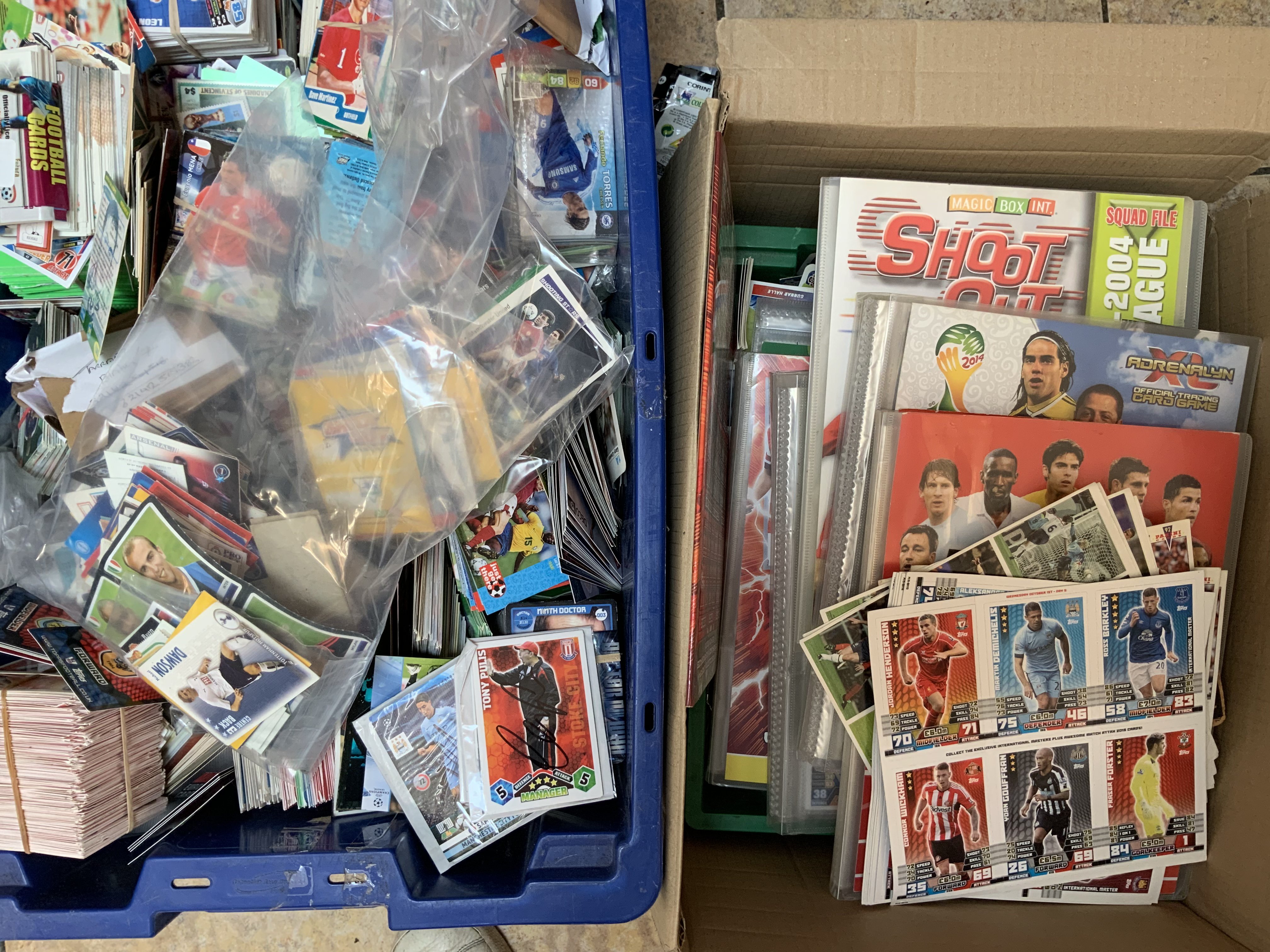 Football Card Collection: Massive quantity of mainly Match Attax and modern Panini cards.
