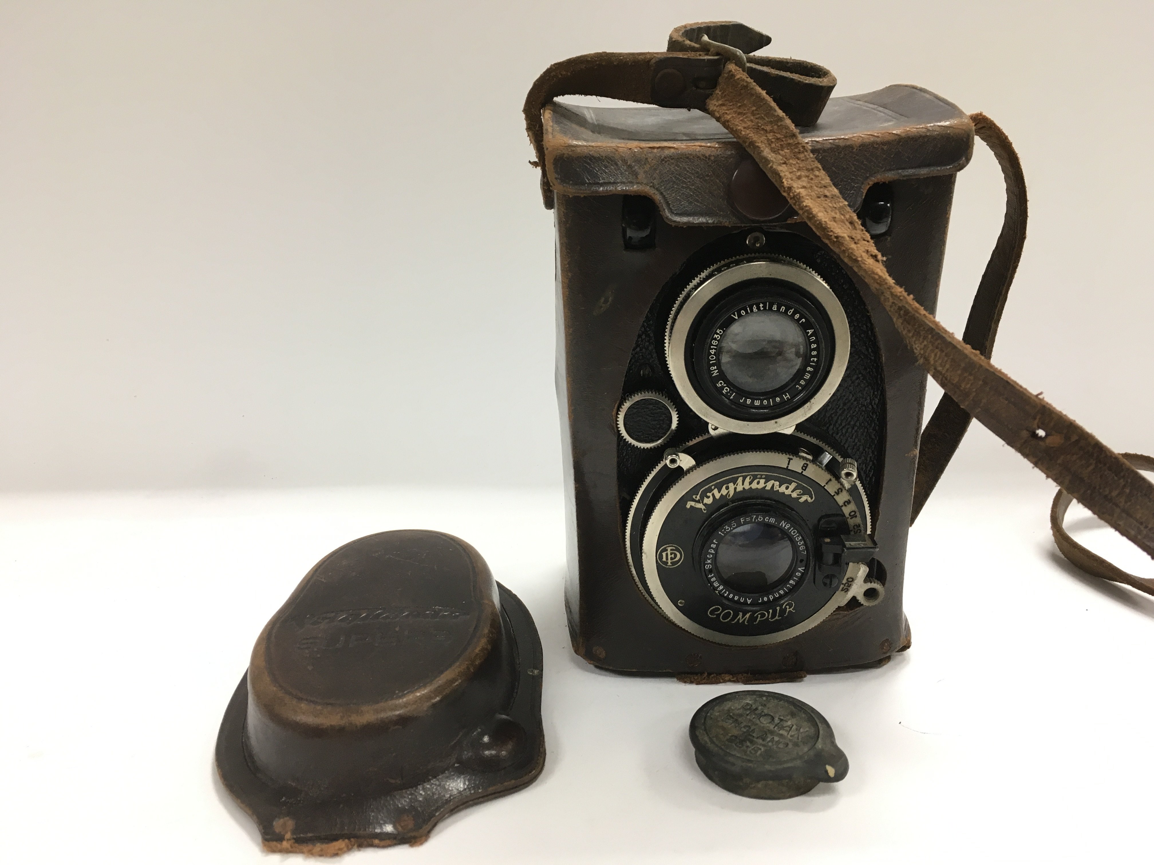 A Voigtlander Compur Superb camera in a fitted lea