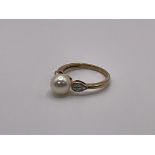 A 9ct yellow gold and cultured Pearl ring.