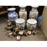A mixed lot of ceramics to include a Japanese porc