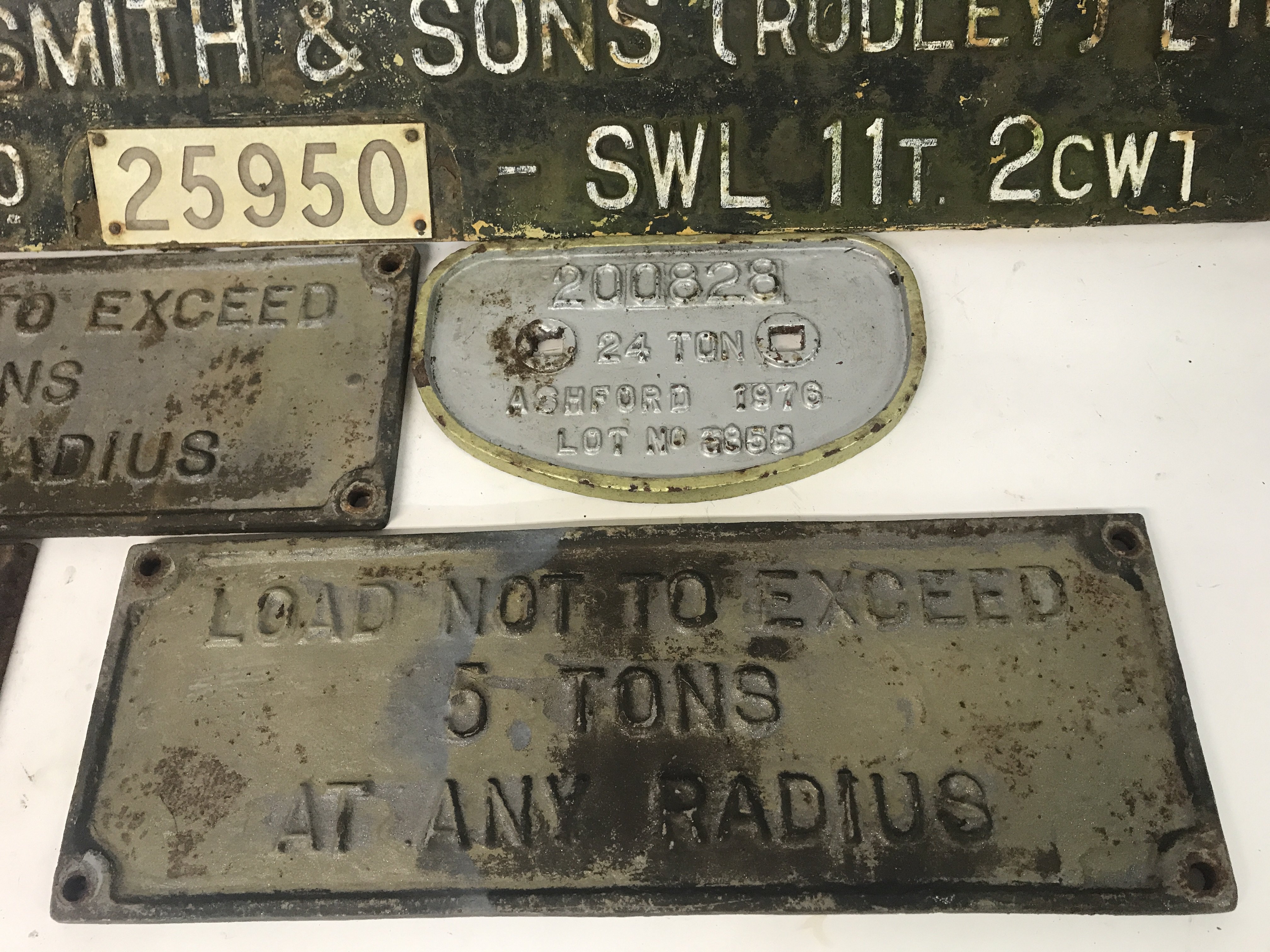 Five cast iron crane and train signs - Image 2 of 3