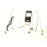 Collection of jewellery including some 9ct items.