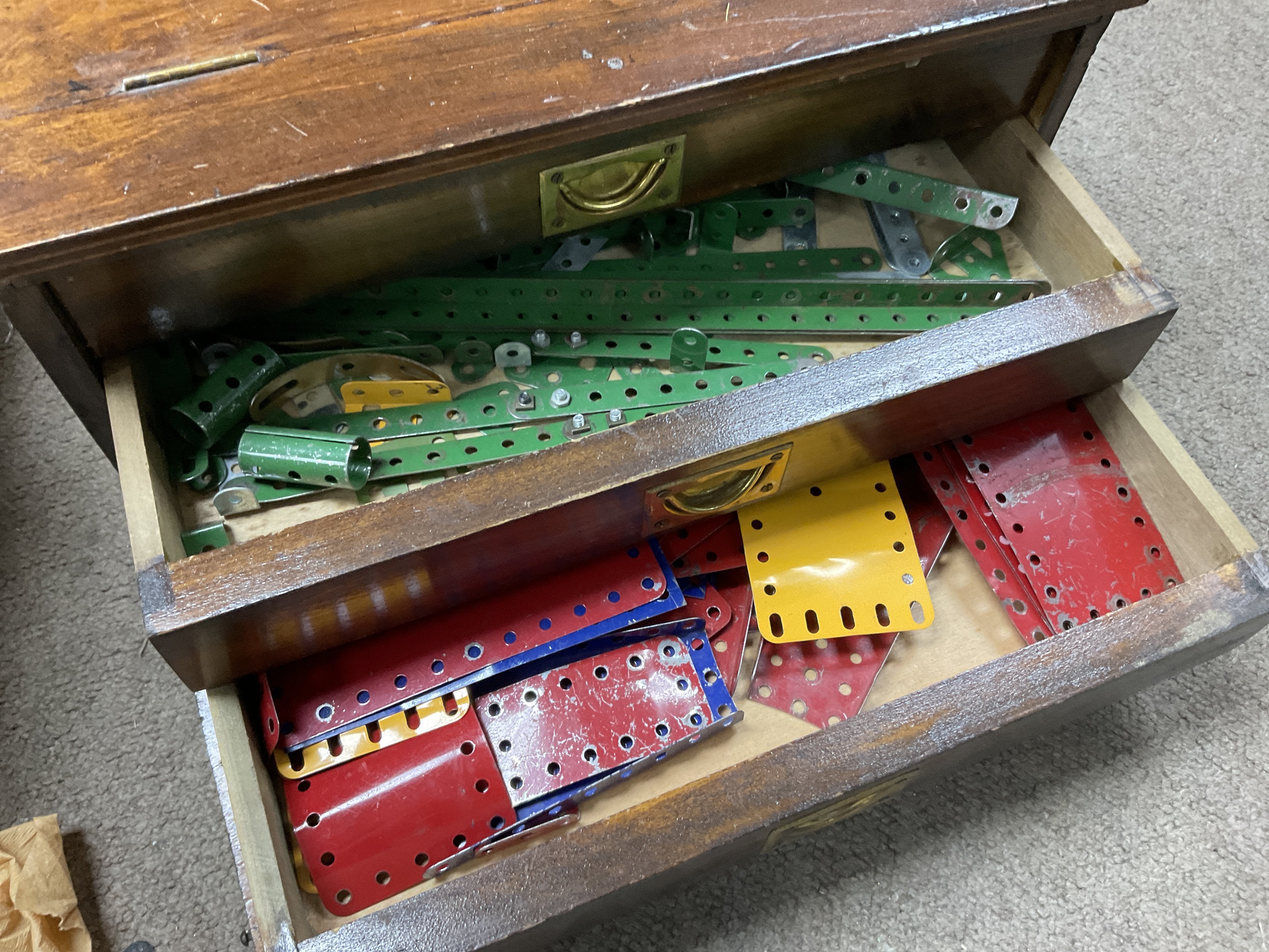 A box of mixed Meccano parts. - Image 3 of 3