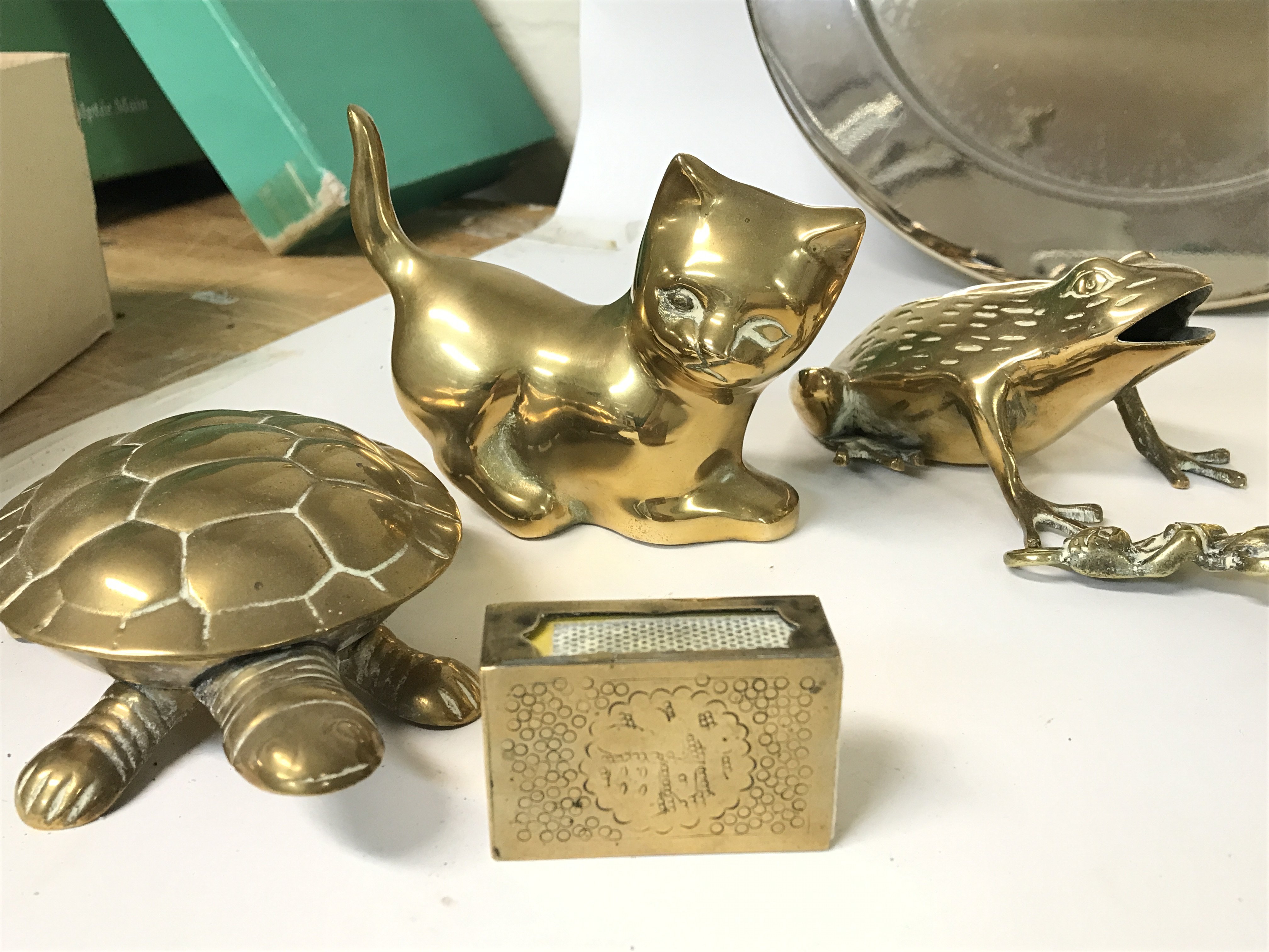 Brass ornaments including brass animals, a plate b - Image 3 of 4