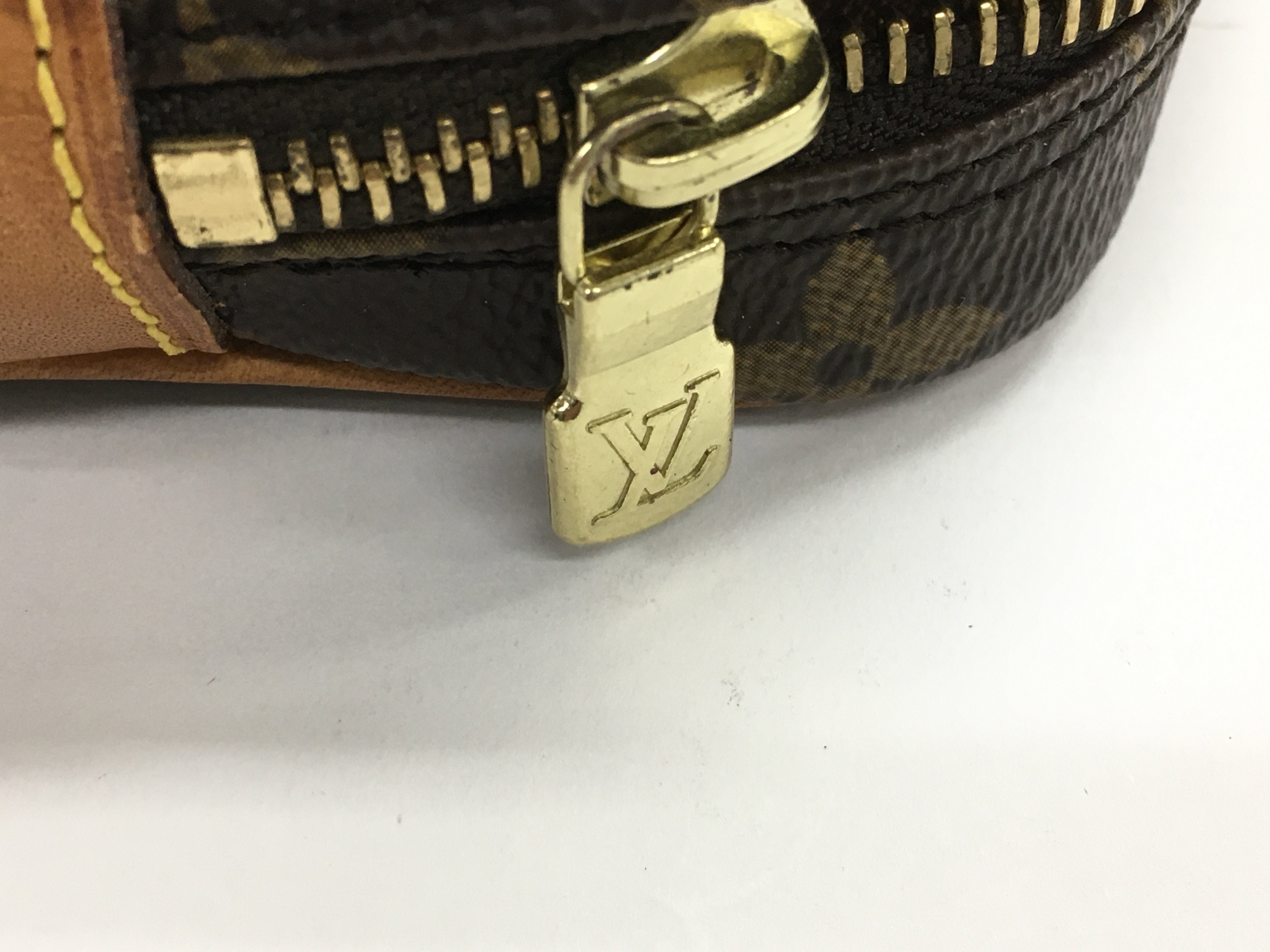 A Louis Vuitton monogram clutch bag. Overall good - Image 3 of 4
