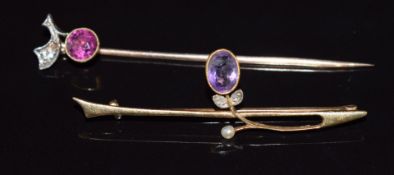 A 15ct gold brooch set with an amethyst, seed pearl and diamonds (2g) and a 9ct gold stick pin set