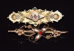 Edwardian 9ct gold brooch set with seed pearls and a 9ct gold brooch set with a garnet, 5g