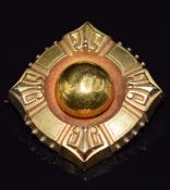 Victorian yellow metal brooch, verso a glass compartment, 7.7g, 2.7cm