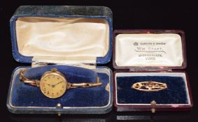 A 9ct gold ladies wristwatch in original box and 9ct gold brooch in vintage box, 17g all in