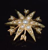 Edwardian 9ct gold star brooch set with seed pearls, 3.8g, 2.2cm