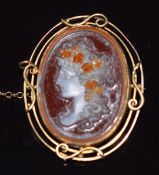 Victorian 9ct gold brooch set with an agate cameo depicting a young woman with ivy in her hair, 2.