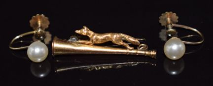 A 9ct gold brooch in the form of a hunting horn and fox (1g) together with a pair of 9ct gold