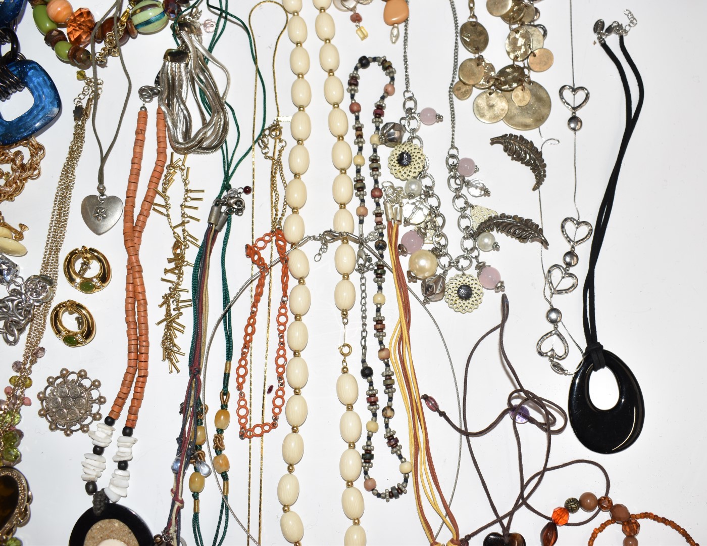 A collection of named costume jewellery including Avon, Napier, Sarah Coventry, Monet, Hollywood, - Image 10 of 19