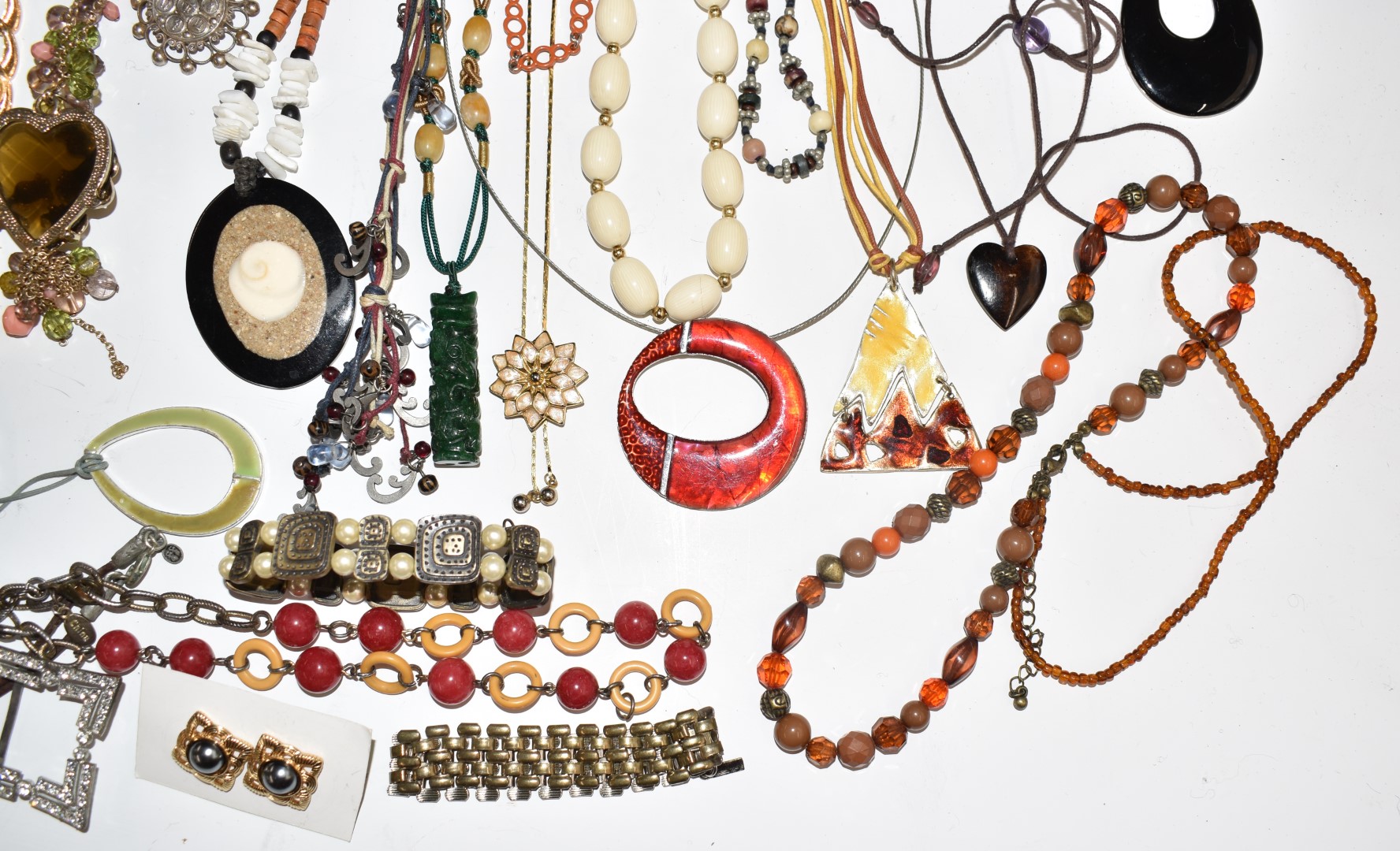 A collection of named costume jewellery including Avon, Napier, Sarah Coventry, Monet, Hollywood, - Image 9 of 19