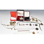 A collection of jewellery including banded agate brooch and silver including brooch set with