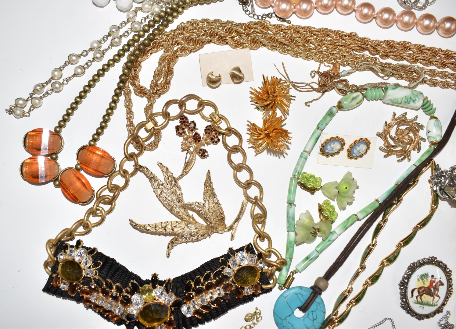 A collection of named costume jewellery including Avon, Napier, Sarah Coventry, Monet, Hollywood, - Image 4 of 19
