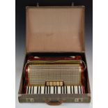 Hohner Arietta IV M 120 bass piano accordion with 20 bass buttons, 41 treble keys and three voice