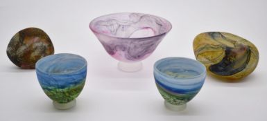 Studio glass items including a pair of Peter Layton pedestal bowls and two boulders, tallest 10cm