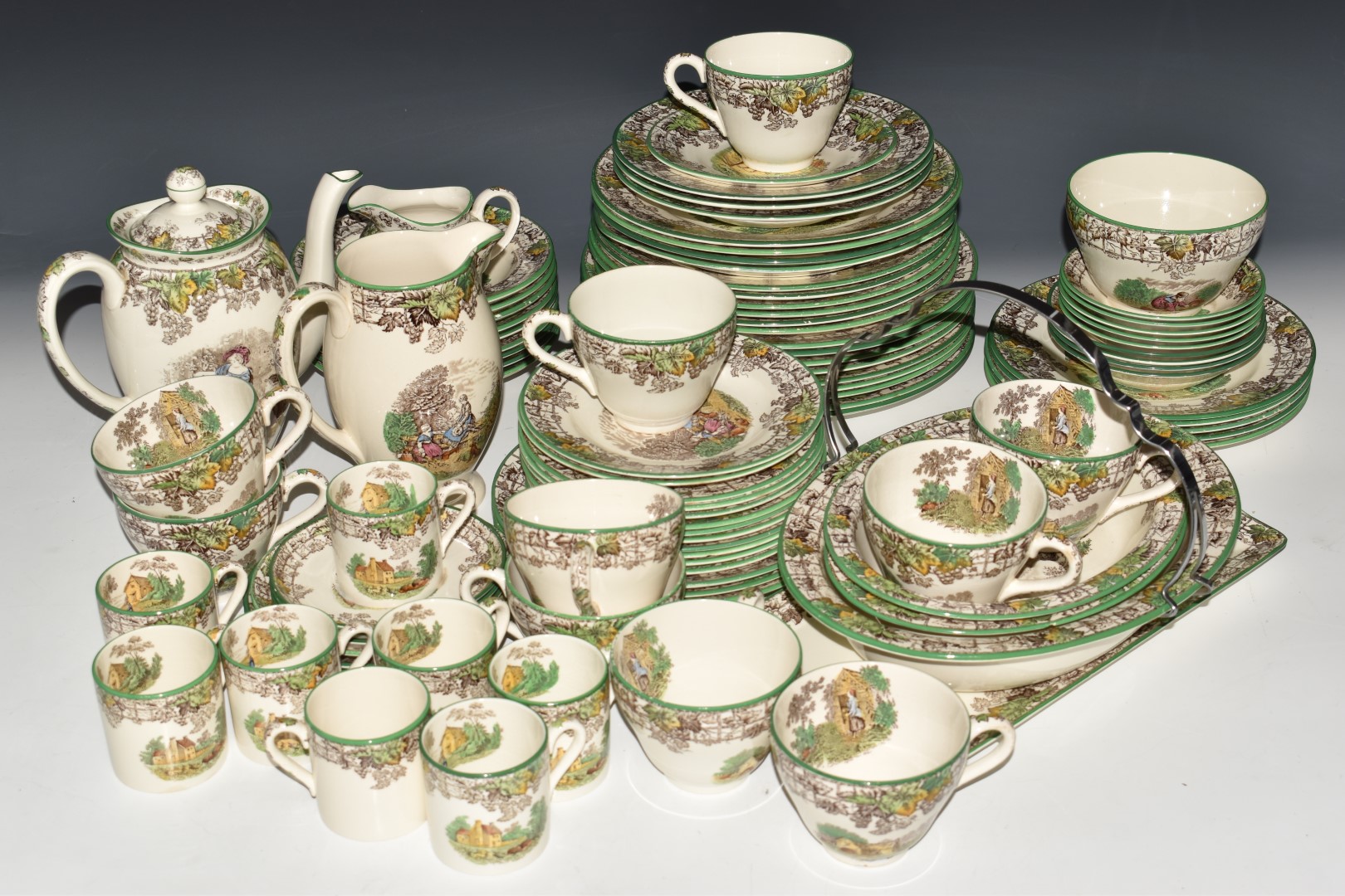 Approximately ninety two pieces of Copeland Spode 'Spode's Byron' dinner and teaware