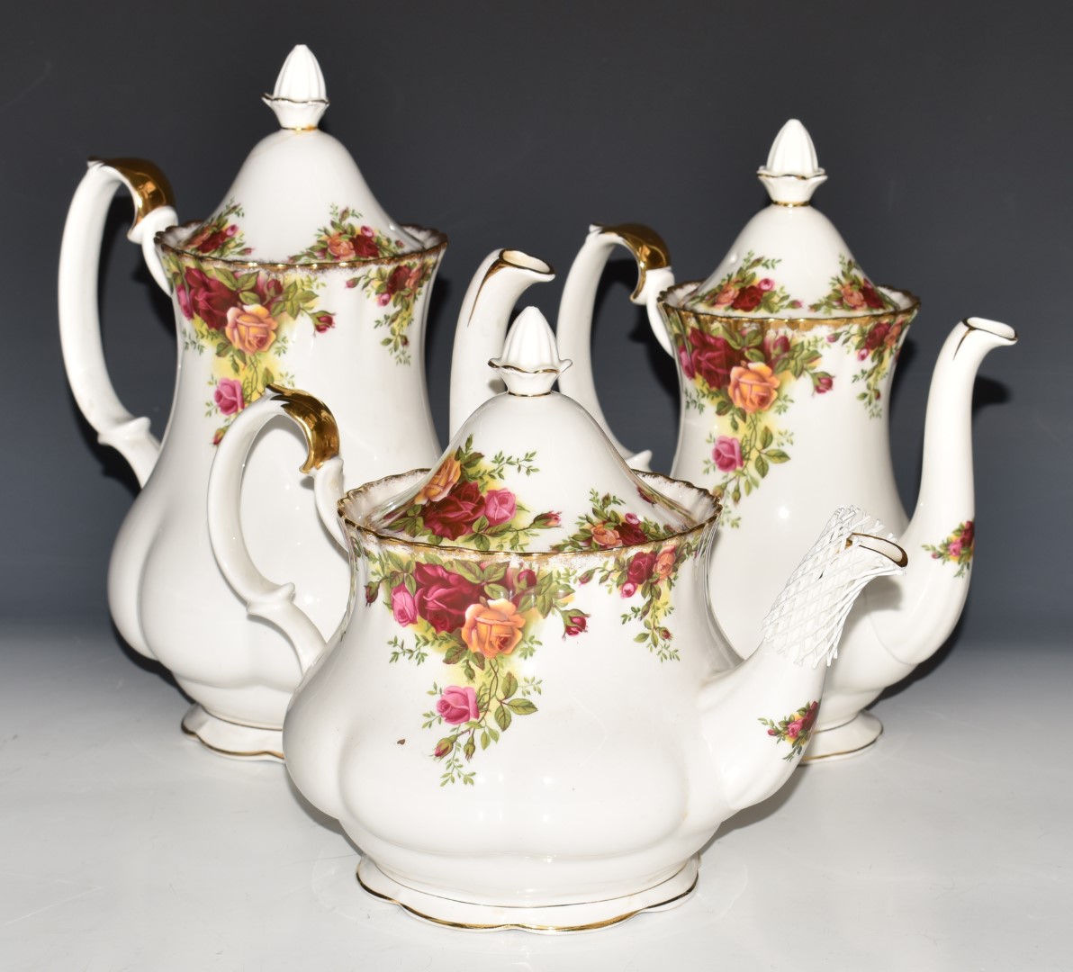 Approximately seventy pieces of Royal Albert Old Country Roses dinner and teaware, tallest 26cm - Image 2 of 5