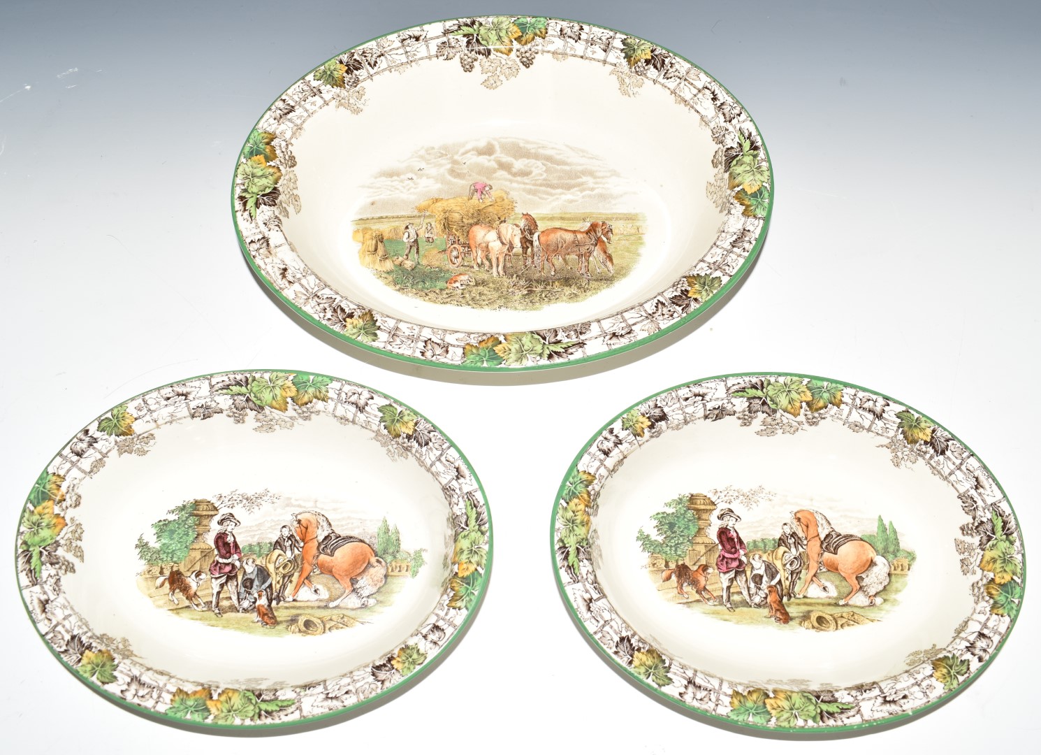 Approximately ninety two pieces of Copeland Spode 'Spode's Byron' dinner and teaware - Image 3 of 4