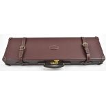 Guardian leather bound shotgun carry case with felt lined fitted interior, 83x24x10cm.