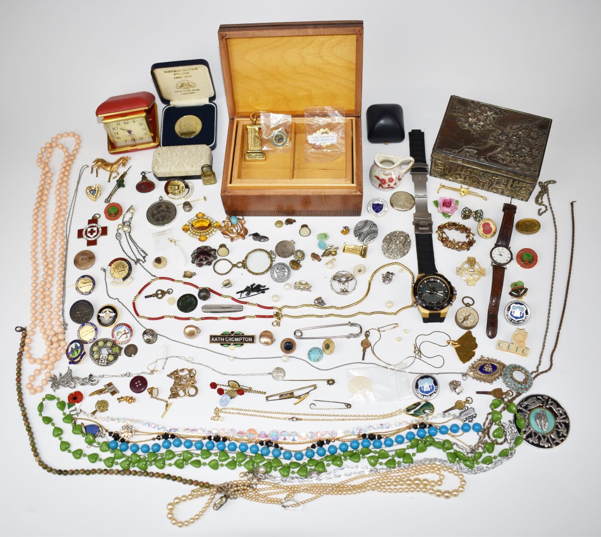 A collection of costume jewellery including vintage brooches, silver St Christopher, vintage watch - Image 8 of 11