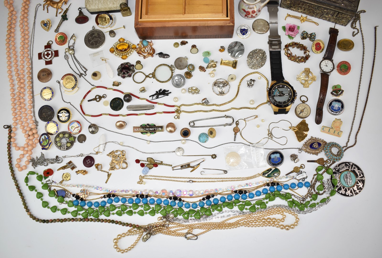 A collection of costume jewellery including vintage brooches, silver St Christopher, vintage watch - Image 9 of 11