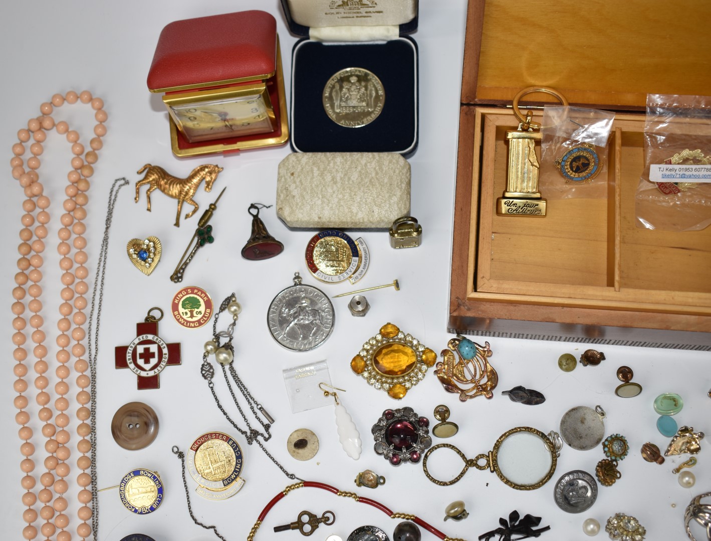 A collection of costume jewellery including vintage brooches, silver St Christopher, vintage watch - Image 11 of 11