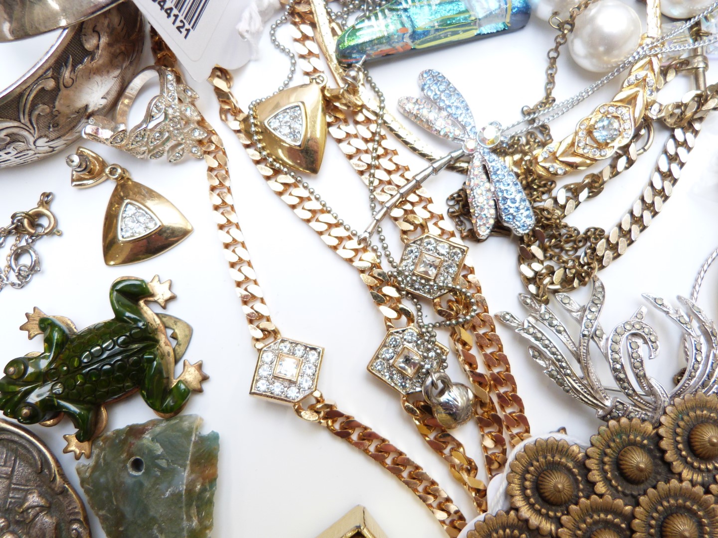 A collection of jewellery including Monet earrings, Miracle pendants, Hollywood necklace and - Image 5 of 6