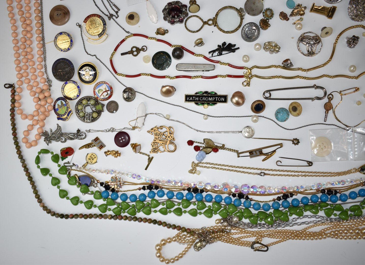 A collection of costume jewellery including vintage brooches, silver St Christopher, vintage watch - Image 7 of 11