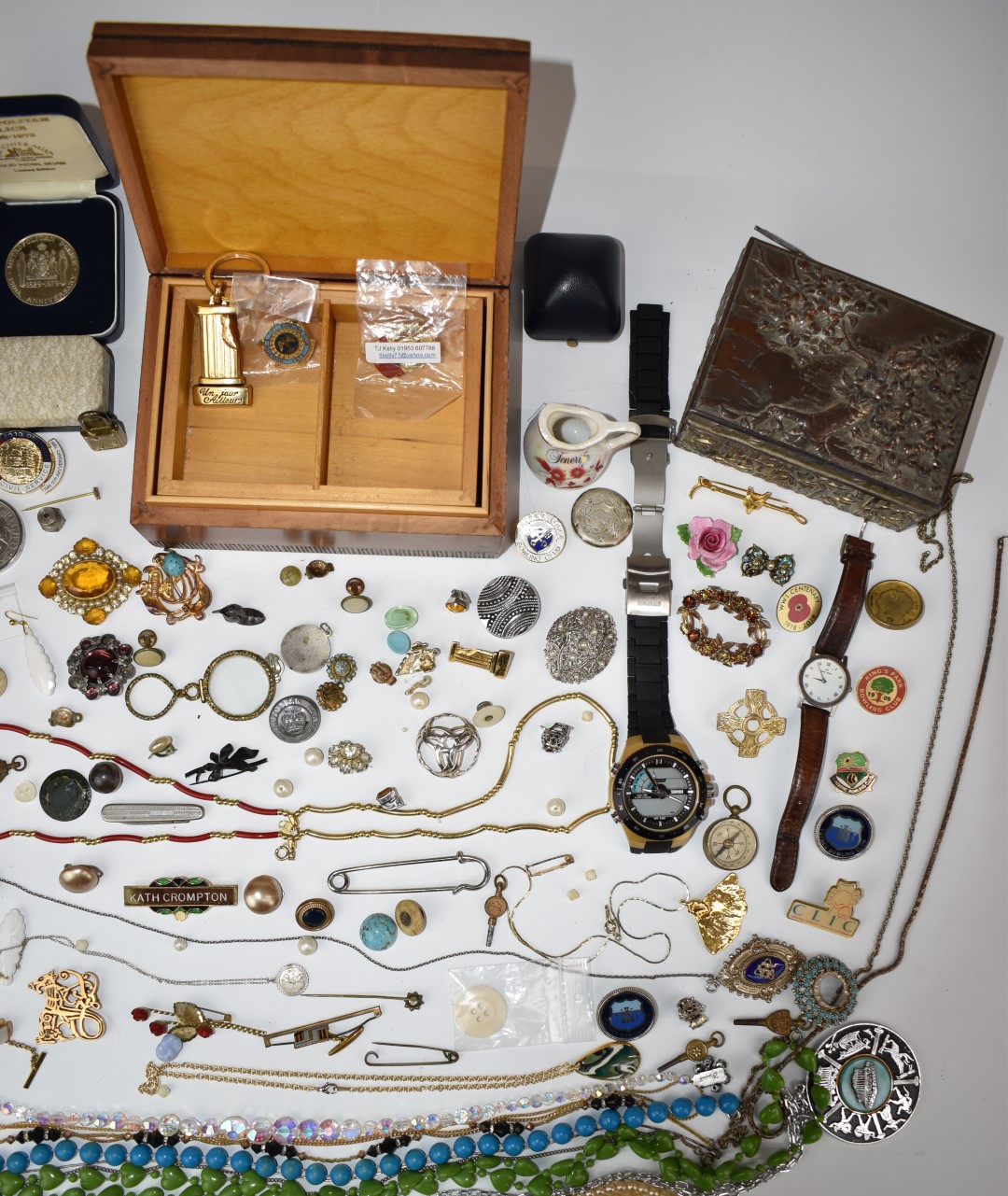 A collection of costume jewellery including vintage brooches, silver St Christopher, vintage watch - Image 3 of 11