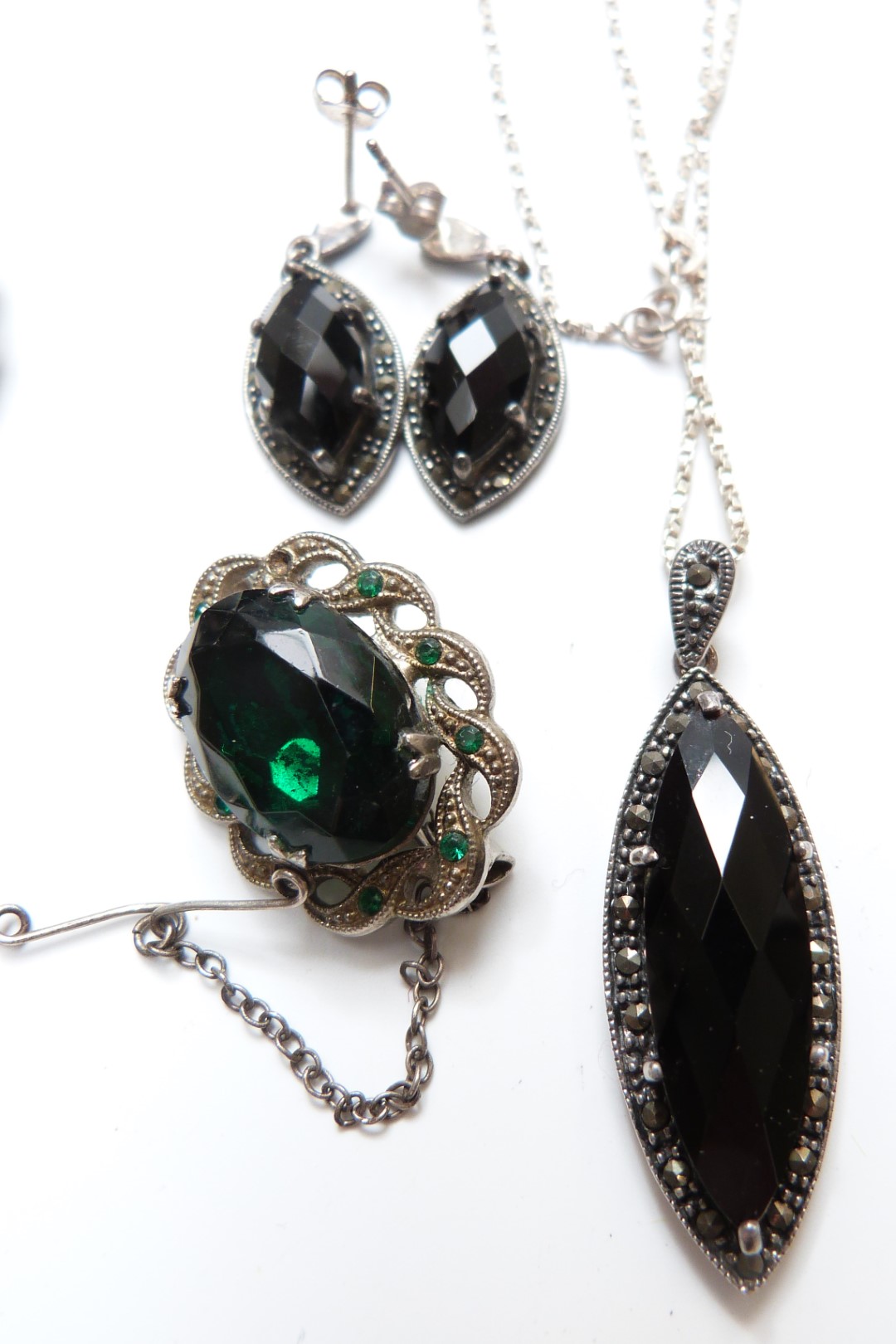 A collection of costume jewellery including silver earrings, silver chains and pendants, silver - Image 4 of 6