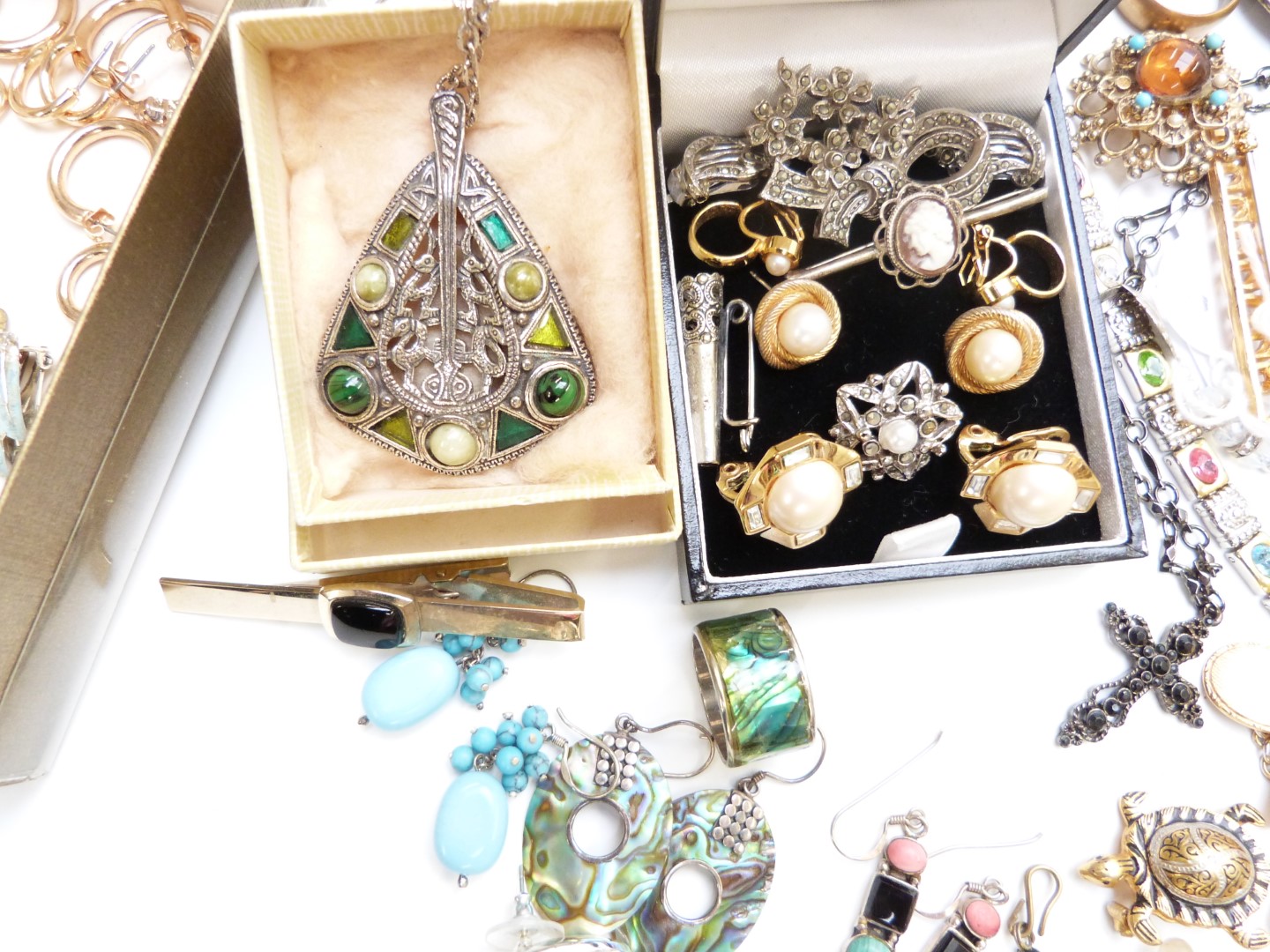 A collection of jewellery including Monet earrings, Miracle pendants, Hollywood necklace and - Image 2 of 6