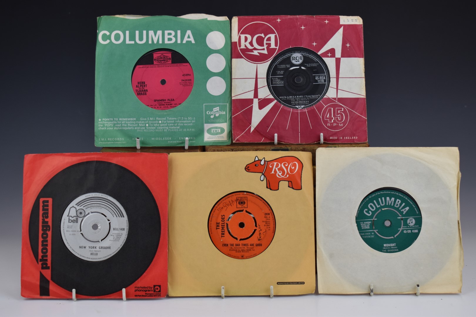 Approximately 300 singles mostly 1960s - Image 3 of 4