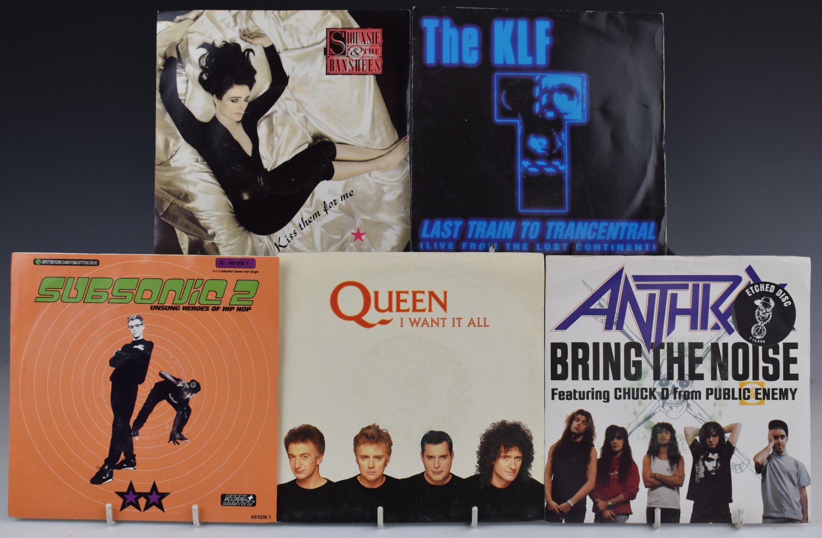 Approximately 400 singles mostly 1980s and 1990s, plus approximately 400 new cardboard covers - Image 2 of 5