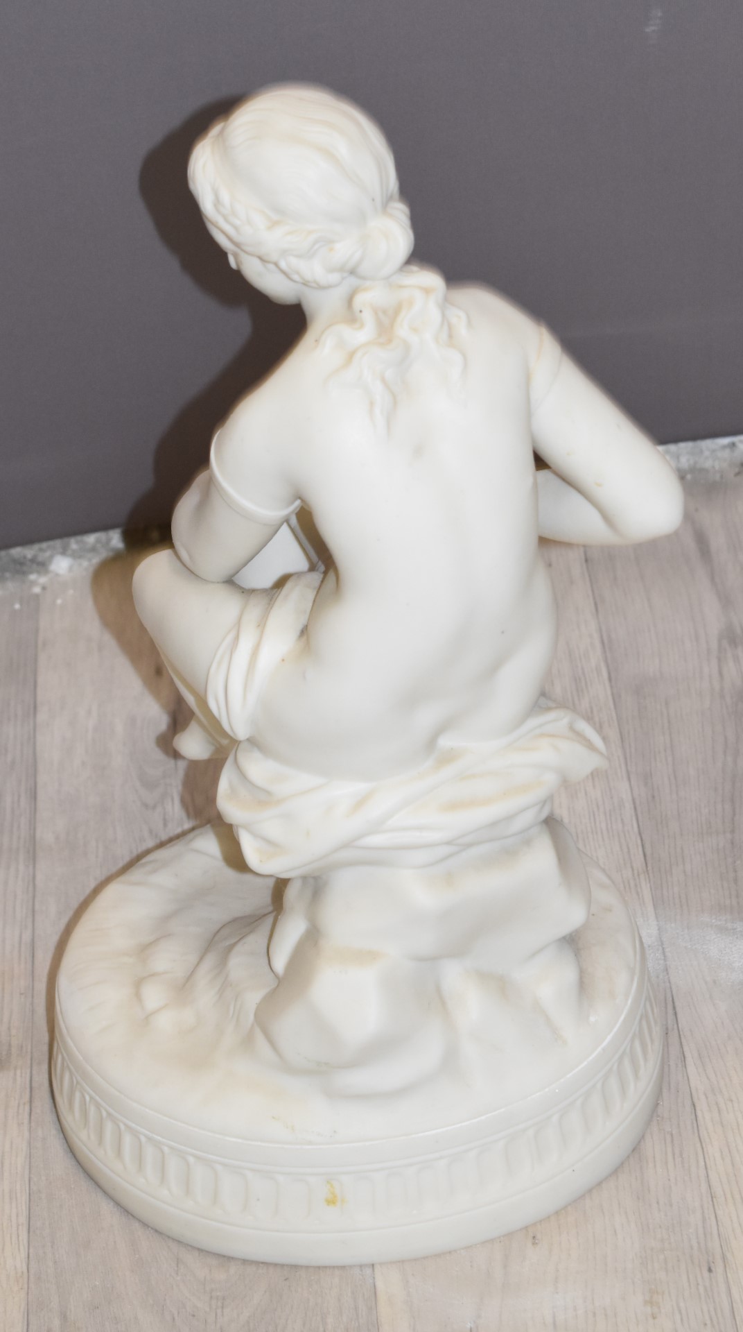 19thC Parian figure of a seated maiden in classical pose, possibly Copeland Spode / Minton, H43cm - Bild 4 aus 4