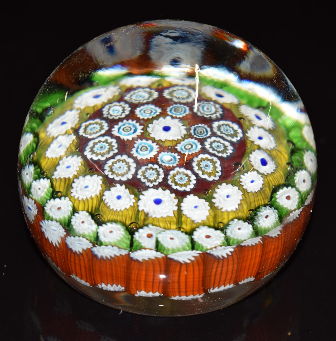 Eight glass paperweights mostly with millefiori decoration, some with latticino canes, including - Bild 4 aus 9