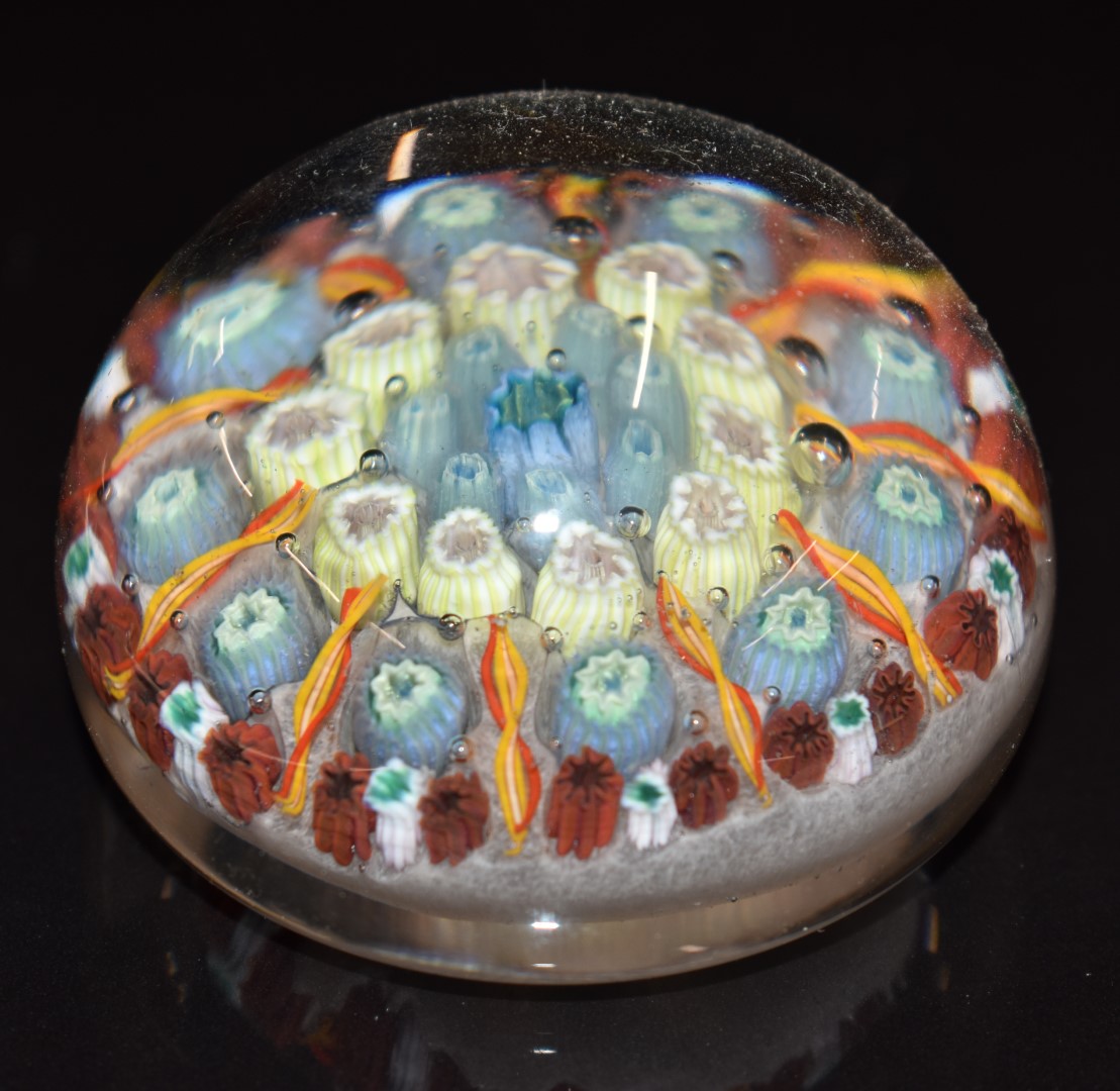 Eight glass paperweights mostly with millefiori decoration, some with latticino canes, including - Bild 8 aus 9