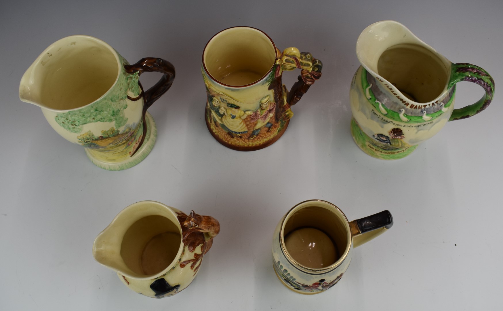 Five musical jugs including Crown Devon, Sylvac and Royal Winton, tallest 19cm - Bild 2 aus 3