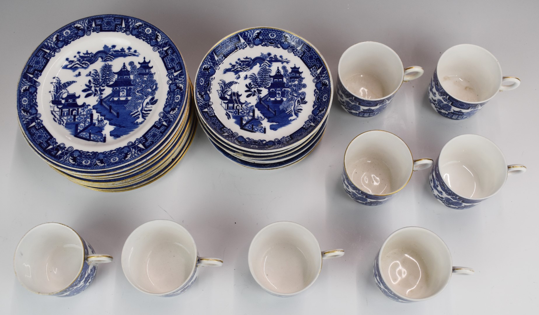 Approximately thirty pieces of Royal Worcester teaware with Chinoiserie decoration, pattern 389 - Bild 2 aus 3